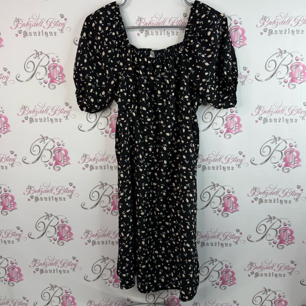 Guilty dress puff sleeve shoulders flowers flowy Black Floral Midi Dress